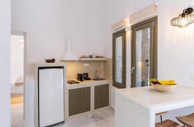 BH072 - C - Suite Santorini