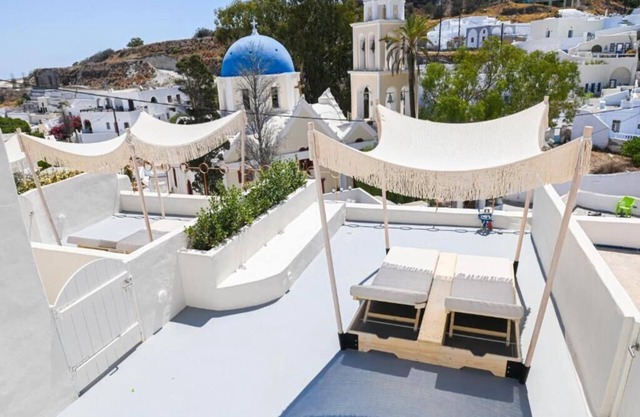 BH074 - C - Suite Santorini