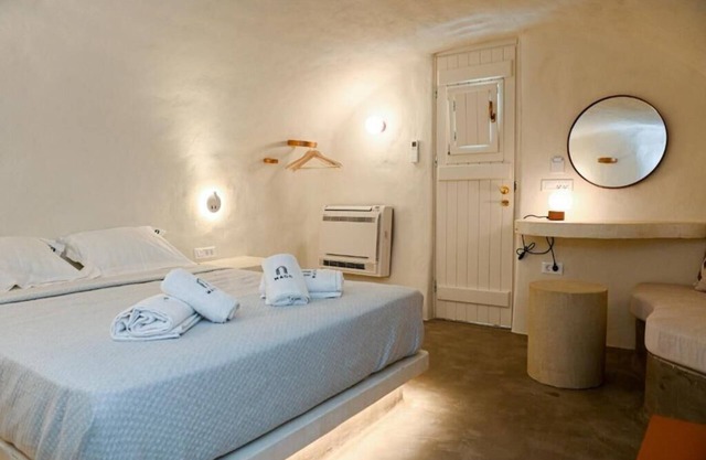 BH076 - C - Suite Santorini