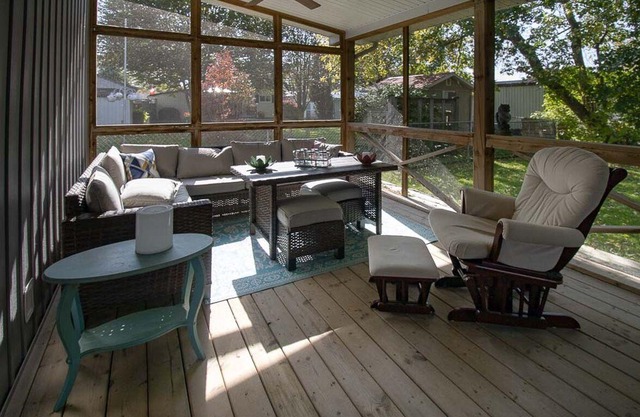 Big Fun Little Cottage - Cozy Cottage in Walking Distance to Beach and Town