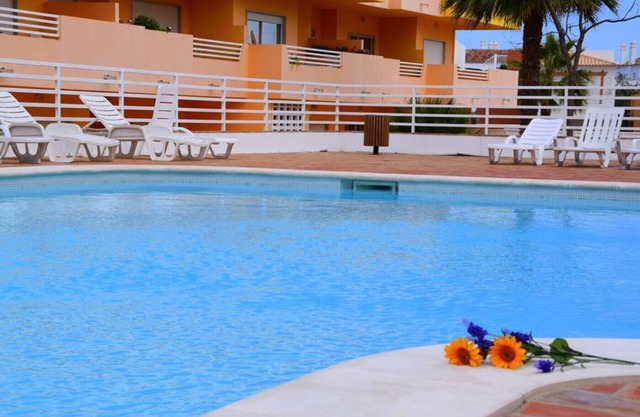 ¡Piscina grande y bonita, apartamento acogedor!