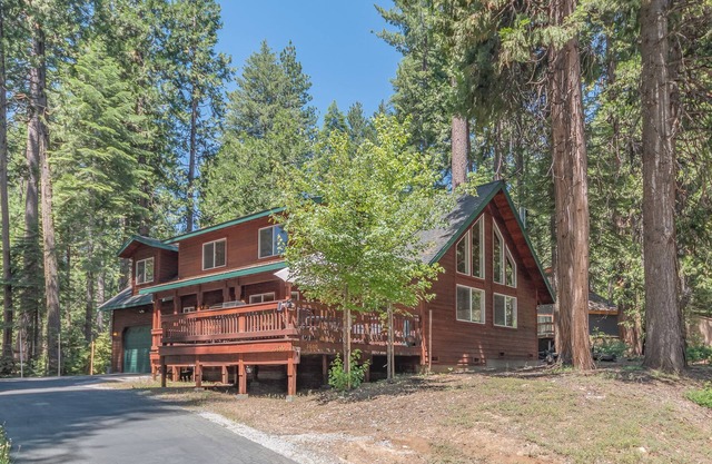 Wolf Den · ¡Retiro de árboles grandes con sala de juegos y acceso gratuito a la piscina!