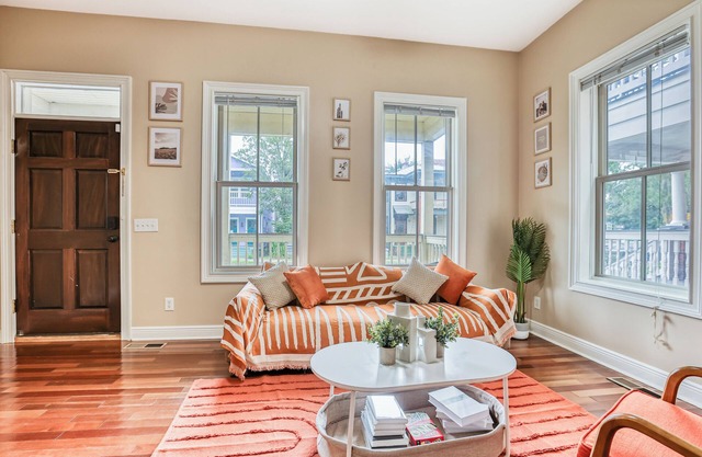 Big Yard + BBQ - Summer Getaway near Starland & River St