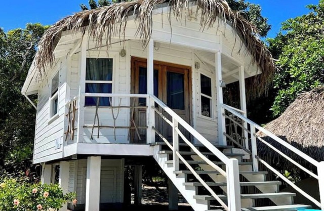 Bikini Cabana on Azura Beach Placencia WiFi & A/C