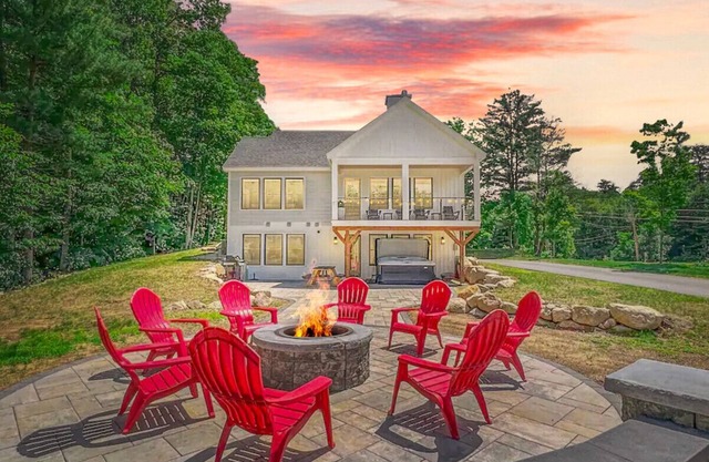 Birch Haus | New Luxury Home w/ Views & Hot Tub