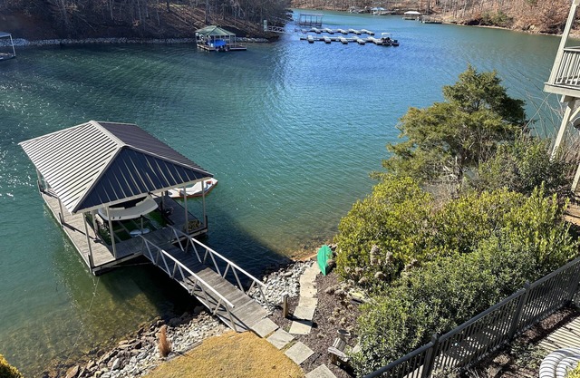 Bisquini Point at Lake Keowee
