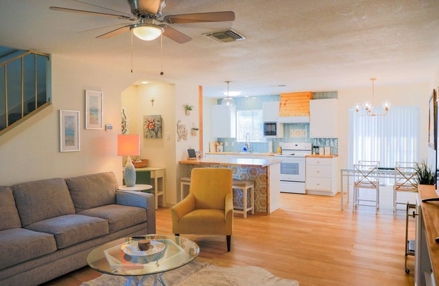 BL: Lackland/BMT Graduation 3 Miles. Easy & Quick! 7 years Hosting BMT Families.