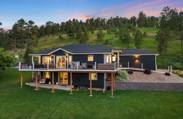 Black Hills Getaway for 18! Hot Tub, Sauna, Gm Rm