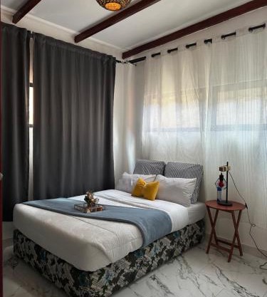 Black Pearl Apartment with Power 24 7