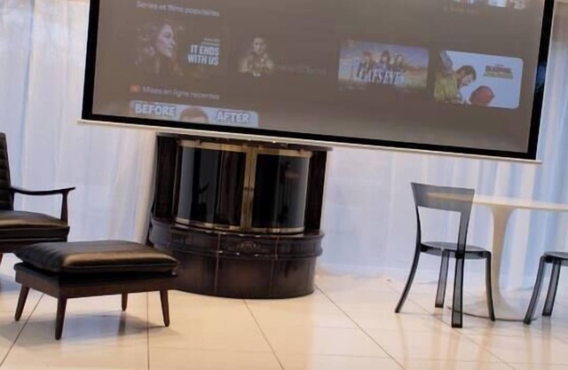 Black & White Suite | Sauna & Jacuzzi