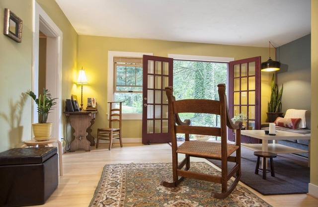 Mezcla ciudad y país en Lucky W Cottage