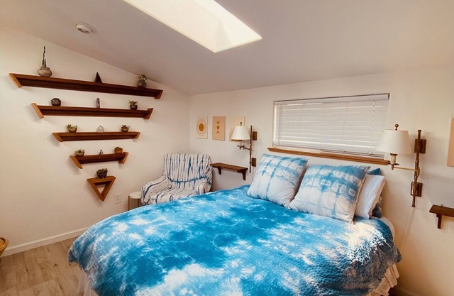 Blissful Beach Bungalow - 5 min from the Beach!