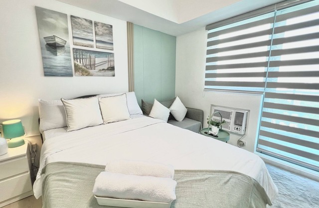 Blissful Haven at Azure North w/ Big TV Netflix Washer Wifi Bed & Sofabed