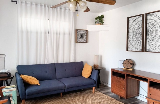 BluByrdNest Cozy vintage/modern cottage decor home