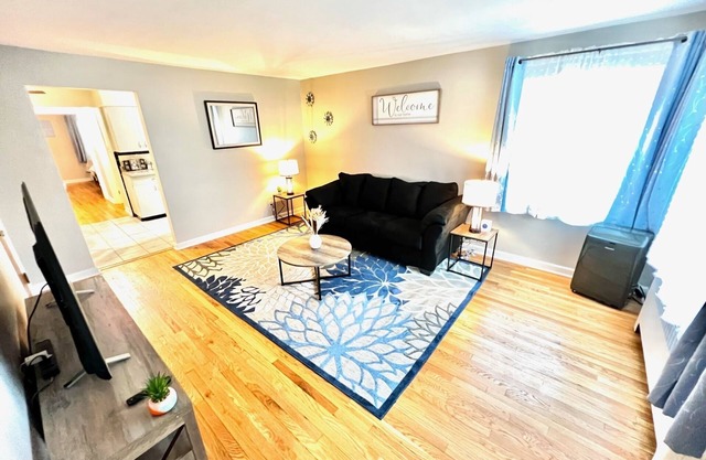 Blue 1 Bdrm 2 Qn Bds Garage Prkng 13 Min to Dwntw