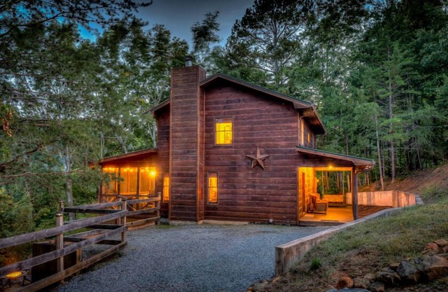 Blue Chase Lodge- Se aceptan mascotas | Pasa por alto el lago Blue Ridge | Porche proyectado