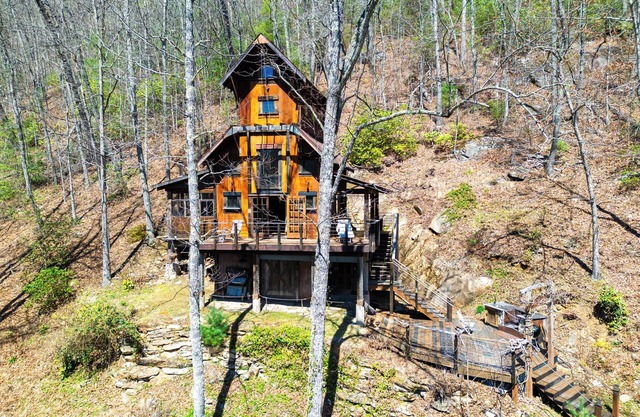 Blue Ghost Host Summer finale Autumn