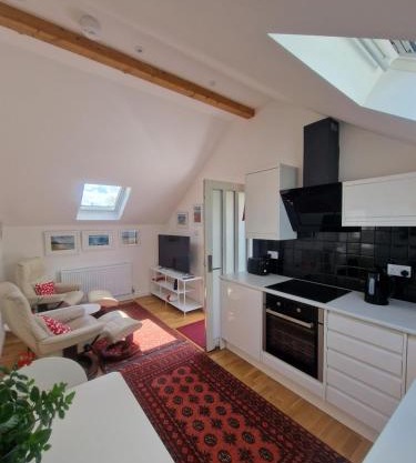 Blue Hills Luxury Apartment, Bay Front with Parking