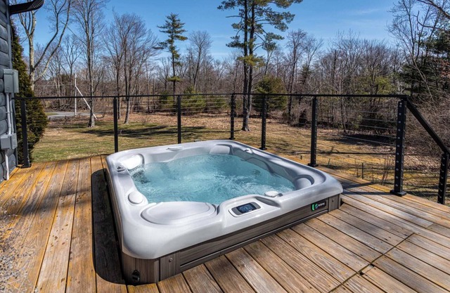 Blue Mountain Cabin - Saugerties Gem with Hot Tub