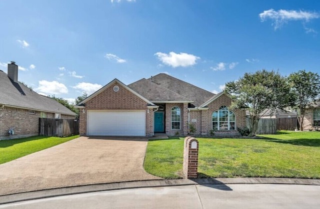 Blue Oasis Close to Kyle Field