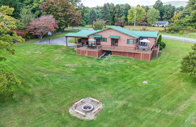 3BR Glade Valley House con paisajes de montaña!