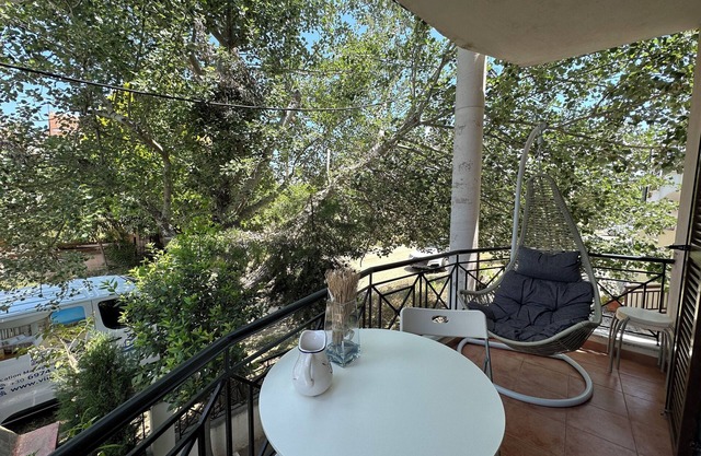 Blue Seashell Apartment - Comfortable Maisonette Just 30m From the Beach in Niki