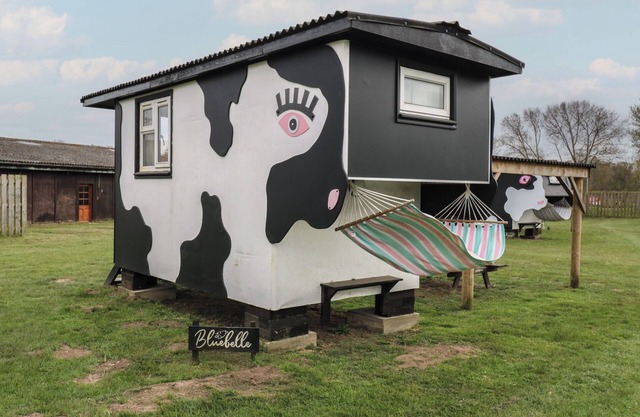 BLUEBELLE (COW SHED 5), character holiday cottage in Campsea Ashe