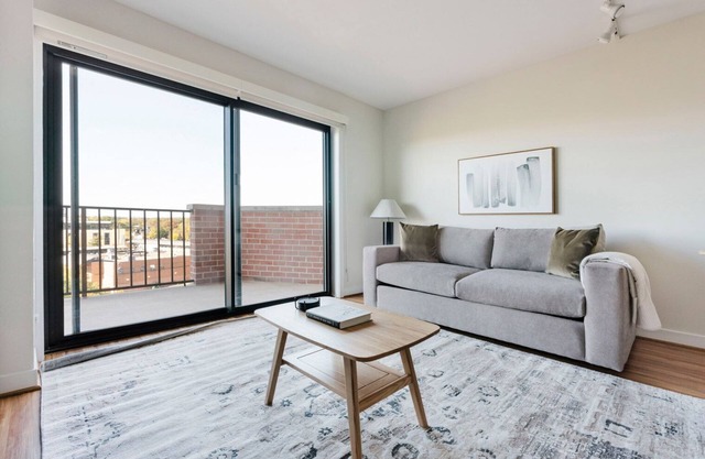 Blueground | Clarendon, fitness center, nr Pentagon