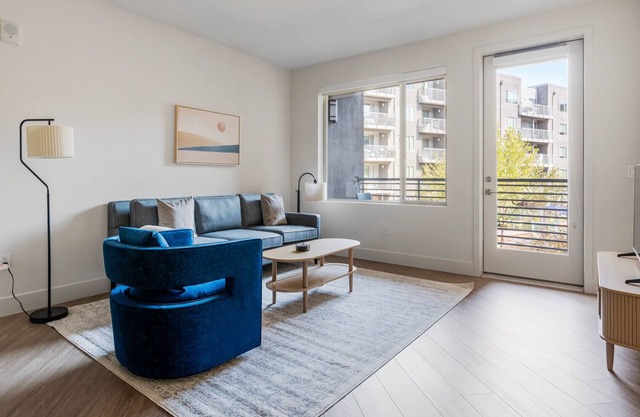 Blueground | East Industrial, pool, nr Lake Elizabeth