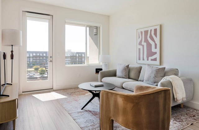 Blueground | East Industrial, pool, nr Central Park