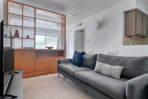 Blueground Gateway gym pool near stadium ATX-241