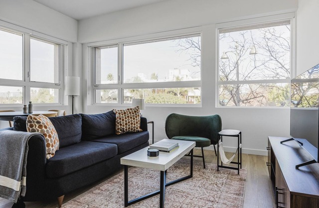 Blueground | Mid-Wilshire, AC, w/d, nr LACMA