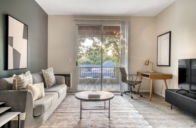 Blueground | Sunnyvale West, pool, nr Cupertino Park