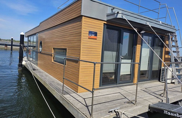 Barco 'Tollow' con vistas al mar, Wi-Fi y aire acondicionado