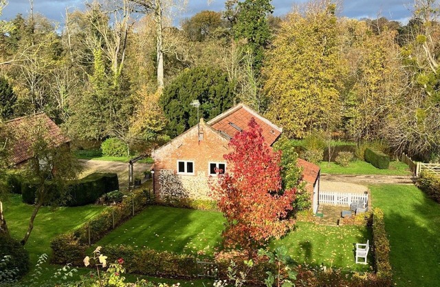 Boathouse Barn | Propiedad aislada junto al río ubicada en terrenos de campo