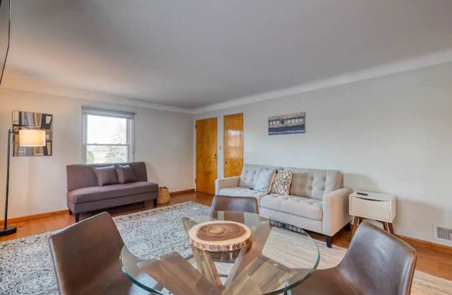 Boho Chic 2 Bedroom Close to Stadium & UM