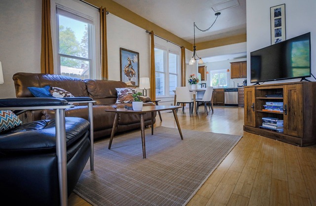Precioso alquiler de vacaciones en Boise- Upsacale Home 1 cuadra de Hyde Park- Cama King