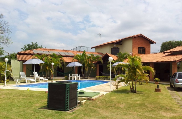 Sitio - Comodidad y seguridad - 4 suites - 114 KM desde SP - Gran piscina climatizada