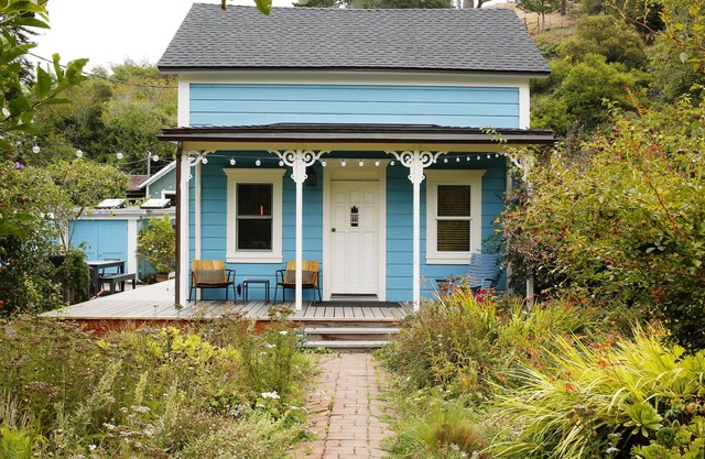 Bolinas Victorian Garden Cottage