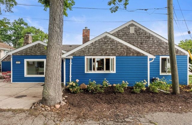 Bonita Springs - Pool - Balcony & Prime Location!