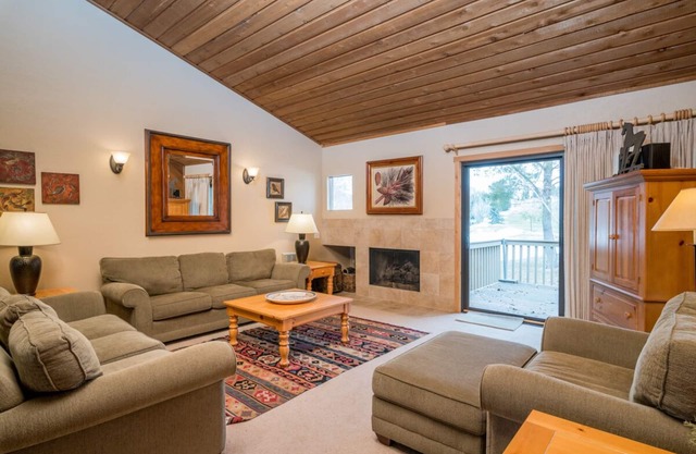 Condominio de montaña en el corazón de Elkhorn con campo de golf y vistas a la monta��a