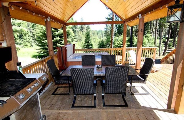 # 33 The Cabins at Hyatt Lake - Sleeps 6 - Hot Tub