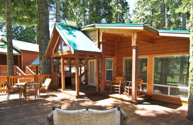 # 48 The Cabins at Hyatt Lake - Capacidad 4 - Bañera de hidromasaje