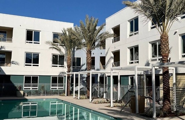 Bowen: Charming 1-BR in Delightful Point Loma, San Diego w/ AC & Gym