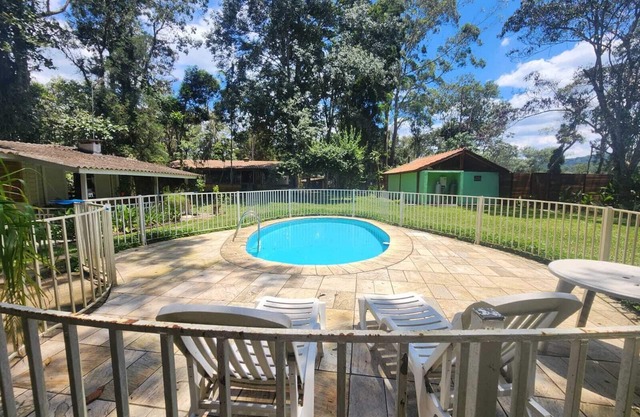 Orchid Chalet with Jacuzzi, swimming pool, fireplace, bonfire, private backyard