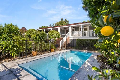 Brae View House - By Latitude South Coast