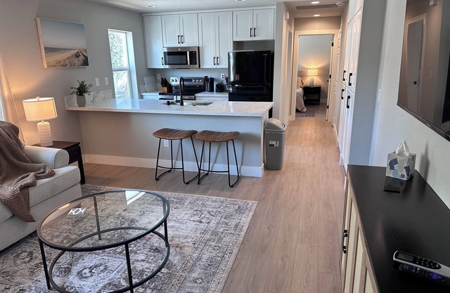 Brand New 1-bdr with Ultra-Fast 5G Internet, walk to UC Davis Med and Shriners