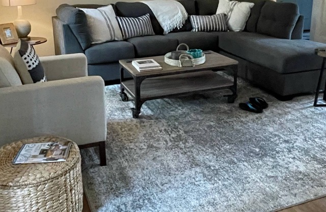 Brand New 4 Bedroom House, Pet Friendly, Huge Open Private Yard and Hot tub