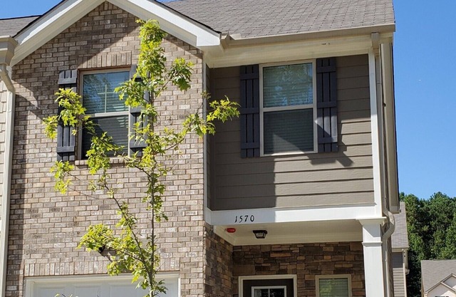 Nuevo y hermoso townhome de 3 habitaciones, 2 y 1/2 baños para su escapada