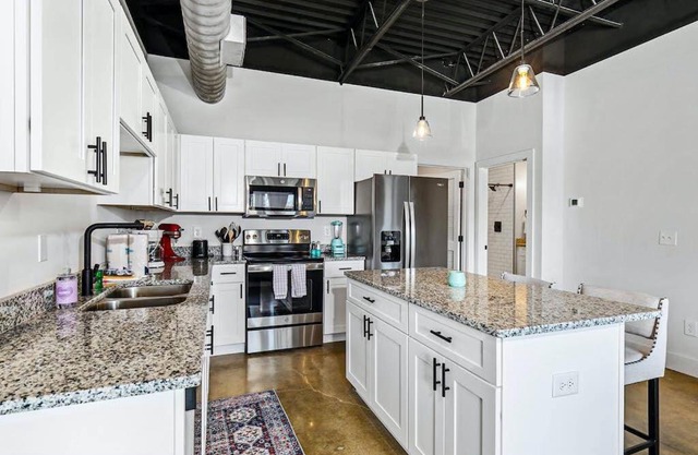 Brand New Condo near downtown Nash w washer dryer